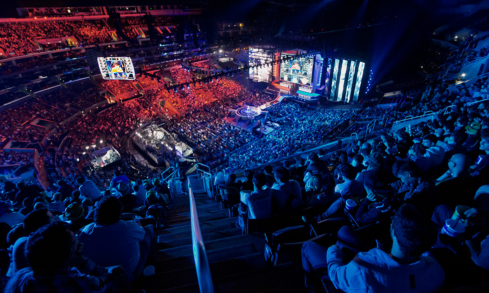 传闻：Riot Games考虑允许教练在比赛期间与玩家沟通